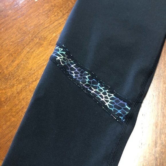 ZYIA black cropped metallic reptile print leggings N18 - Picture 9 of 10